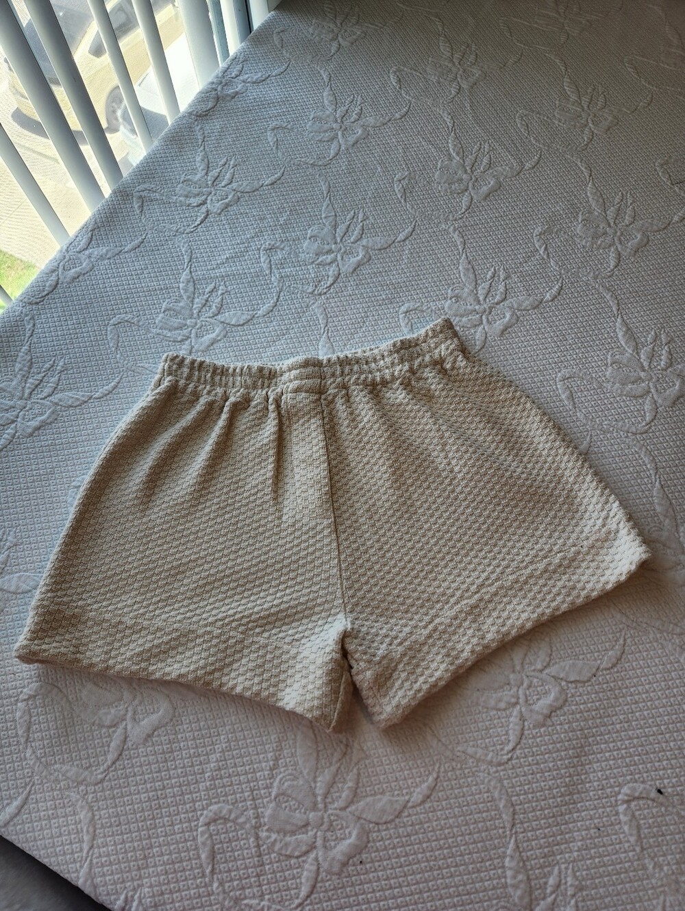 High-Waist Cream Textured Knit Women's Shorts with Elastic Waist